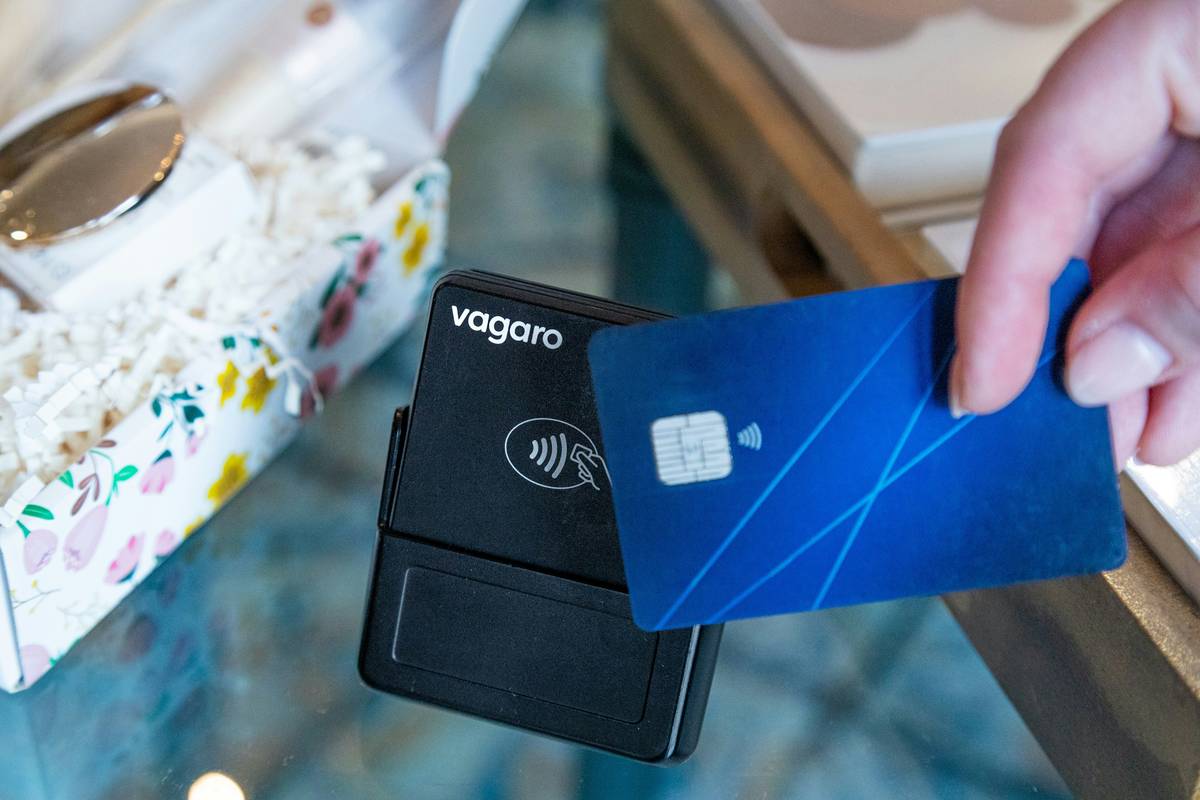 Diagram showing how credit card extended warranty works