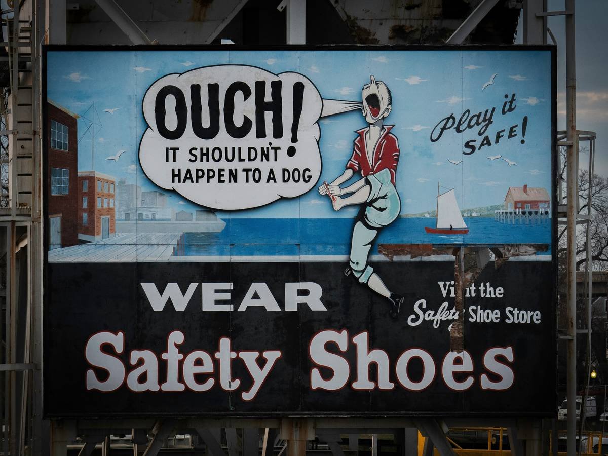 Bar chart comparing average third-party warranty costs vs. free credit card extended warranty value by card type